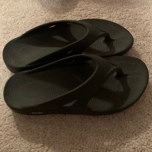 Womens Black Oofos